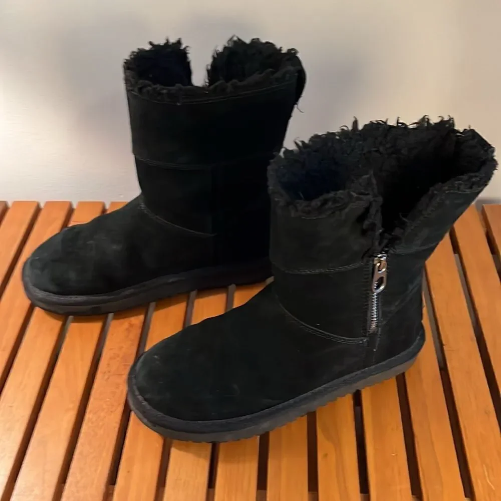 Koolaburra by UGG side zip fleece lined boot size 5